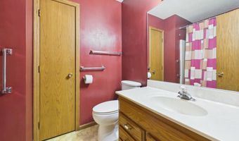 1212 E Fleetwood Cir, Brandon, SD 57005