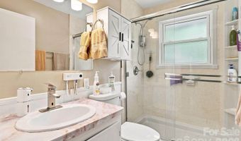 376 School Rd E, Asheville, NC 28803