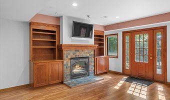 4055 Pontiac Trl, Ann Arbor, MI 48105