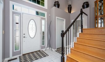 541 N 4th Ave, Addison, IL 60101