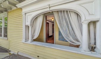 21 Laurel Ave, Auburn, ME 04210