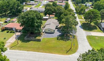 1306 Porter Ave, Aurora, MO 65605