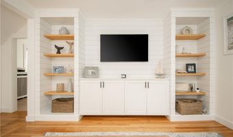 33 Slocum St, Newport, RI 02840