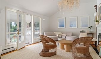 124 Harrison Ave, Newport, RI 02840