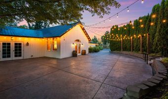 21358 OAK Ln, Aurora, OR 97002