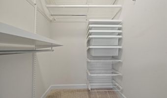2101 N MONROE St 213, Arlington, VA 22207