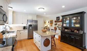 226 Villager Rd, Chester, NH 03036