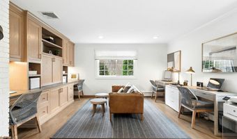 15 Queens Ln, Darien, CT 06820