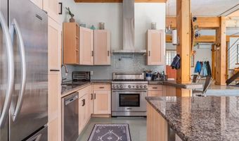 85 Gondola Ave, Jamestown, RI 02835