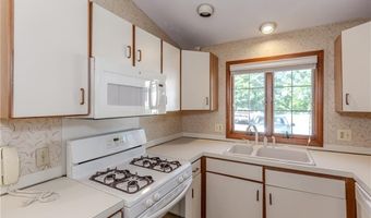 4 Scenery Ln, Johnston, RI 02919