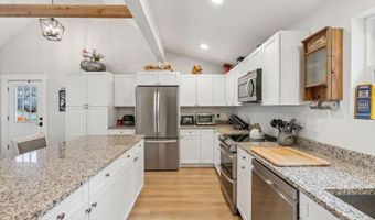 672 Riverside Dr, Augusta, ME 04330