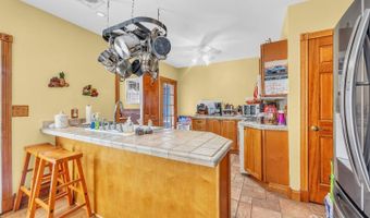 180 Minna Ave, Avenel, NJ 07001