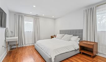 2 Lydia Ct, Albertson, NY 11507