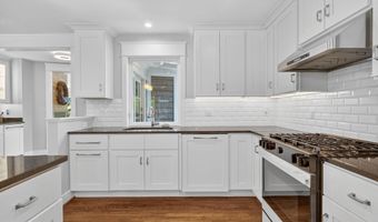 6430 KENHOWE Dr, Bethesda, MD 20817