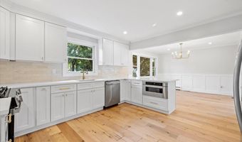 94 Carman Pl, Amityville, NY 11701
