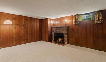20 Drowne Pkwy, East Providence, RI 02916