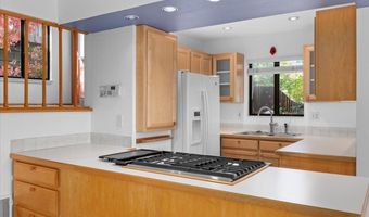 327 Ravenwood Pl, Ashland, OR 97520