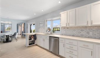 27 Ocean View Dr, Middletown, RI 02842