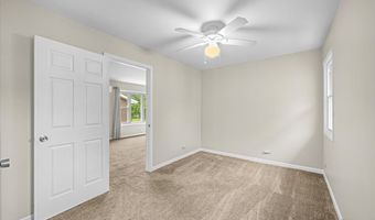 640 Ash St, Algonquin, IL 60102