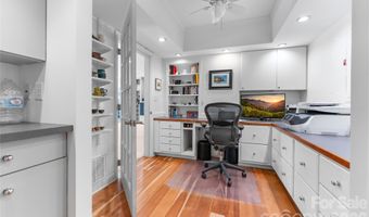 200 Robinhood Rd, Asheville, NC 28804