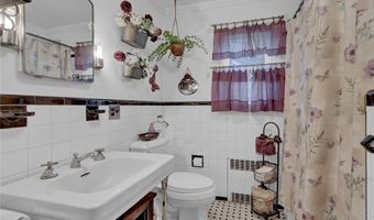 336 Richmond Ave, Amityville, NY 11701