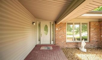 425 Kenilworth Ln, Ballwin, MO 63011