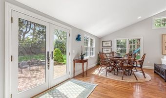 11 Harbour Rd, Barrington, RI 02806