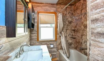 303 CHURCH St, Algoma, WI 54201