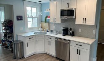 35 Elm St B, Newport, RI 02840