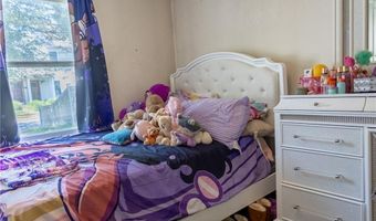 94 Waverly St, Warwick, RI 02889