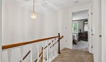 64 Colonial Vlg, Falmouth, ME 04105