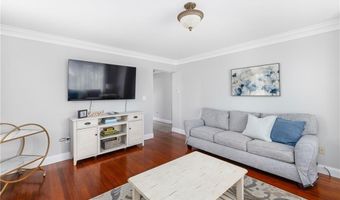 23 Vernon Ave 1, Newport, RI 02840