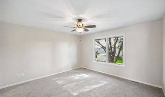 2205 Country Cove Ln, Altoona, IA 50009