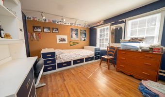 10 Corbin Cir, Branford, CT 06405