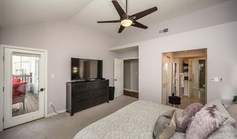 1878 Ridgeview Circle Dr, Ballwin, MO 63021
