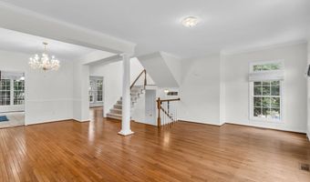 6618 FROST LAKE Ln, Alexandria, VA 22315