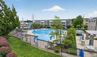4113 S FOUR MILE RUN Dr 102, Arlington, VA 22204
