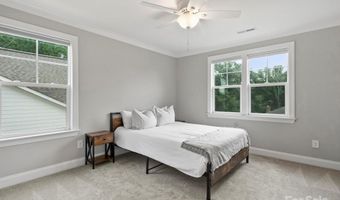 822 River Oaks Ln, Charlotte, NC 28226