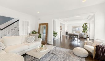 903 N Vail Ave, Arlington Heights, IL 60004