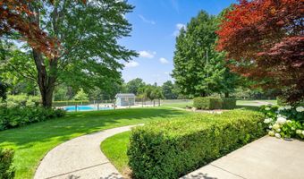 970 Cramton Ave NE, Ada, MI 49301