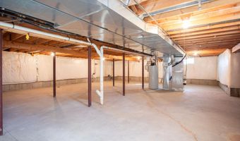 4 Hilander Dr, Albany, NY 12211