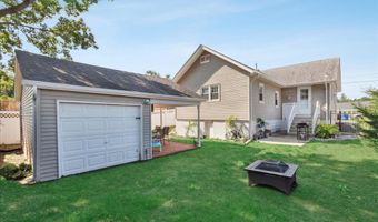 77 Drift Rd, Belford, NJ 07718