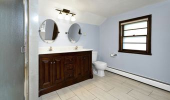 371 Northfield Dr, Bridgeport, CT 06606
