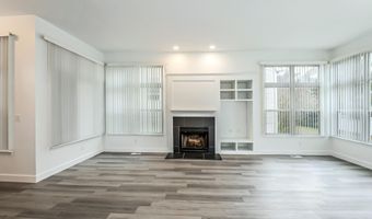 1366 N Bay Dr, Ann Arbor, MI 48103