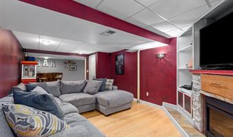 178 Spring Leigh Ct, Ballwin, MO 63011