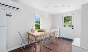 66 Knowlesway Unit Upper Unit Upper Unit, Narragansett, RI 02882