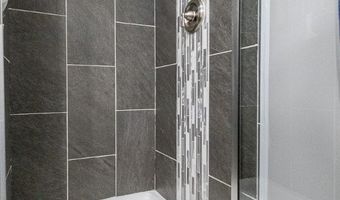 911 Lloyd Ave, Aurora, OH 44202