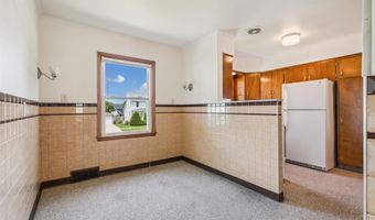 717 3rd Ave SE, Dyersville, IA 52040