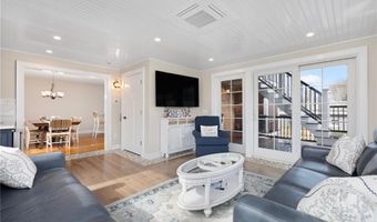 81 S Pier Rd, Narragansett, RI 02882