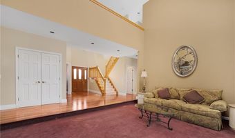 40 Alpine Estates Dr, Cranston, RI 02921